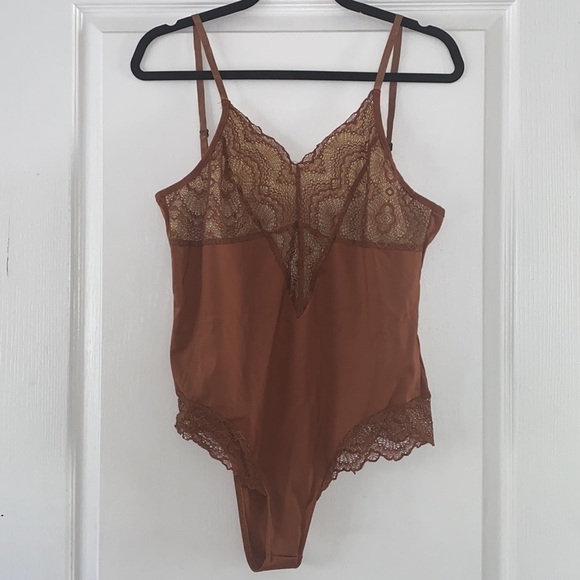 Plus Size Lace bodysuit with adjustable straps Size 3XL - Picture 7 of 14